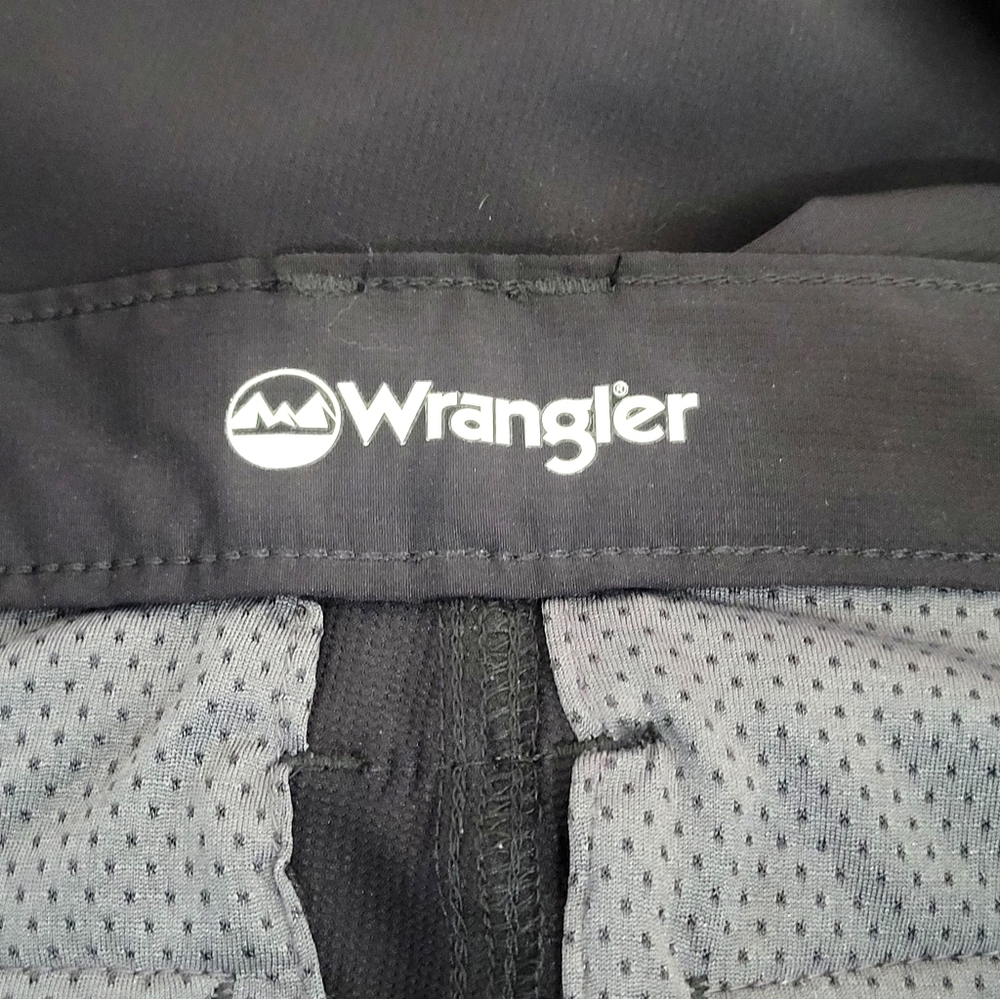 Wrangler Outdoor Black Chino Hiking Shorts Mens Size 30 Moisture Wicking - Picture 9 of 10